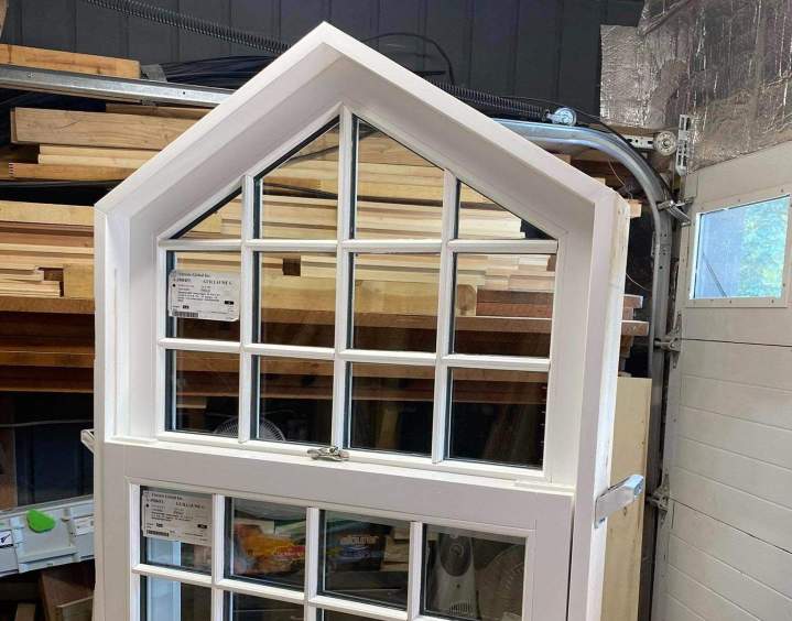 Réparation fenêtre traditionnelle en bois à Lévis